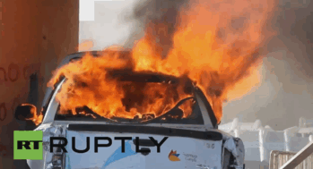 kropotkindersurprise:  October 30 2014 - Teachers and students in Mexico attack the home of the governor of the state of Guerrero. They are protesting over the governor’s connection to the disappearance of 43 students, and the governments handling