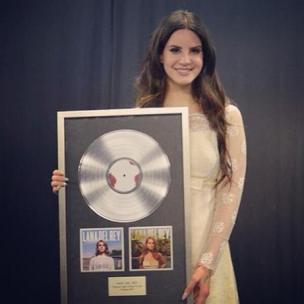  Lana holding her double platinum albums tonight on backstage in Helsinki, Finland.