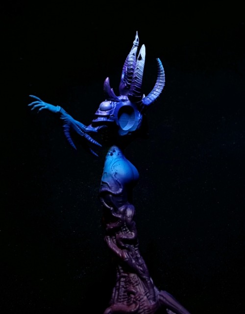 kouratdrhuii - I started to put more colors on the Tzeentch...