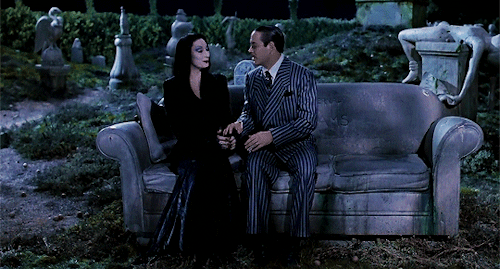 poesdameronn: niamh’s halloween favourites→  The Addams Family’ (1991) dir. Barry Sonnenfeld .
