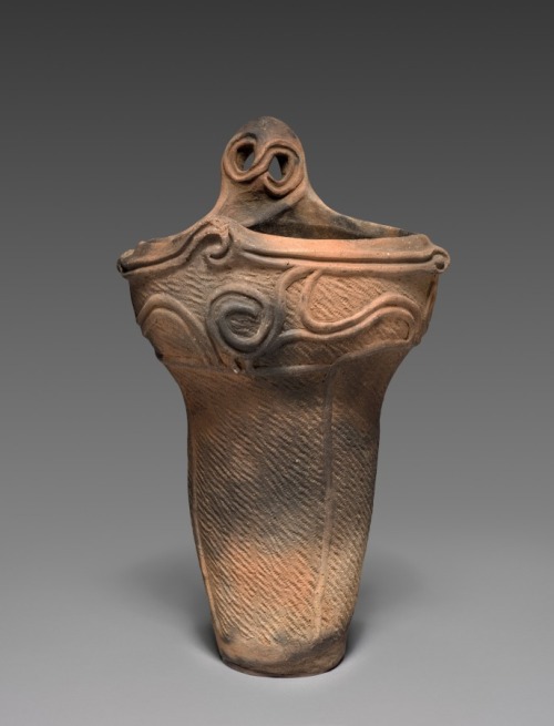 artfromthefuture:cma-japanese-art:Cooking Vessel, c. 2500 BC, Cleveland Museum of Art: Japanese ArtS