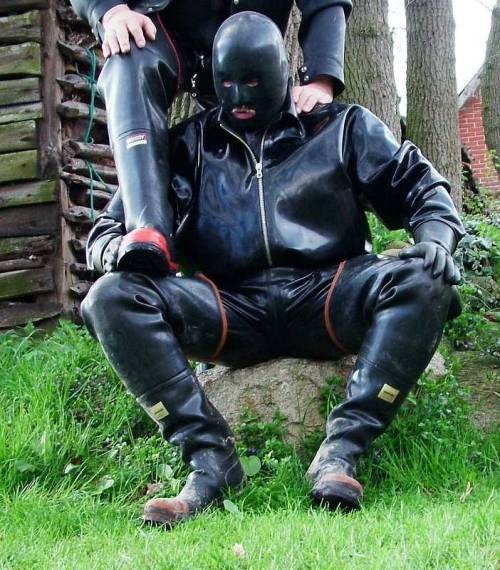 en471protection: I’m a big fan of full coverage heavy rubber and these two blokes with their C