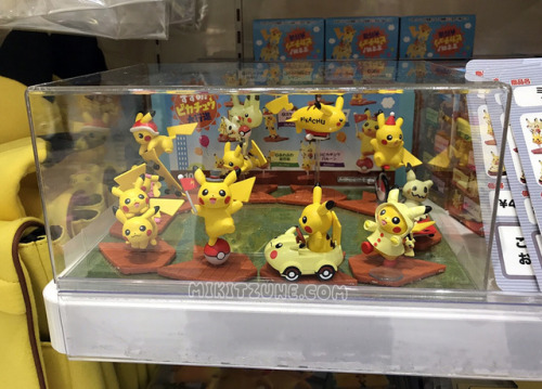zombiemiki:Blind packaged figures from the We Love Pikachu promotion - Skateboard Mimikyu and Rainco