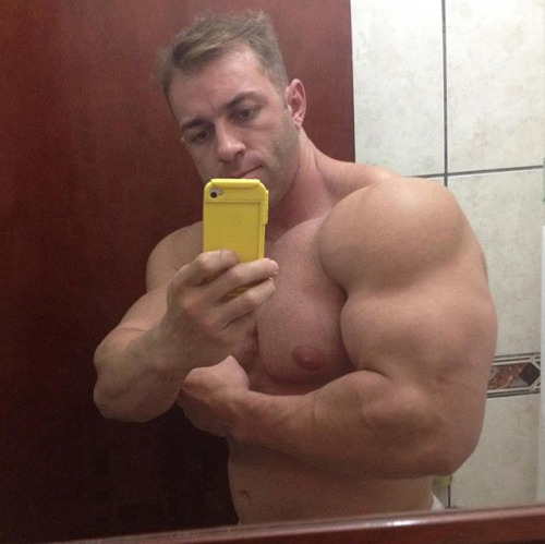 bigmalepecs:  Thiago Lins 