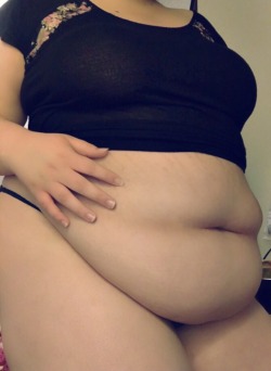 jiggle-monster-of-doom:  Someone needs belly