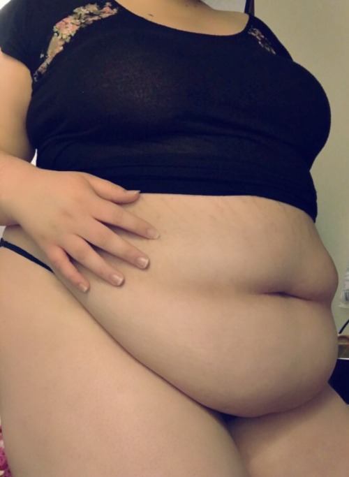 Porn photo jiggle-monster-of-doom:  Someone needs belly