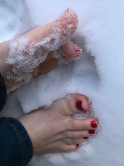 kissabletoes:  I think they look like pretty little cherries in the snow. What do you think? 😍❄️🍒