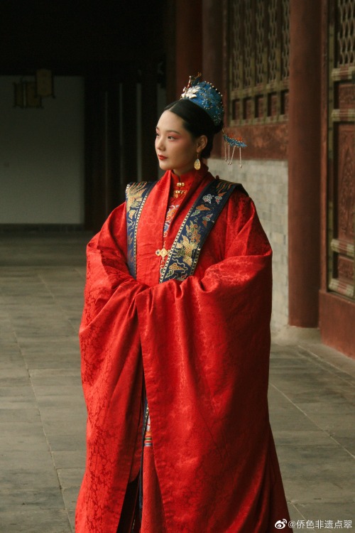 Traditional Chinese hanfu - formal attire/wedding attire of the Ming dynasty. Accessories include a 