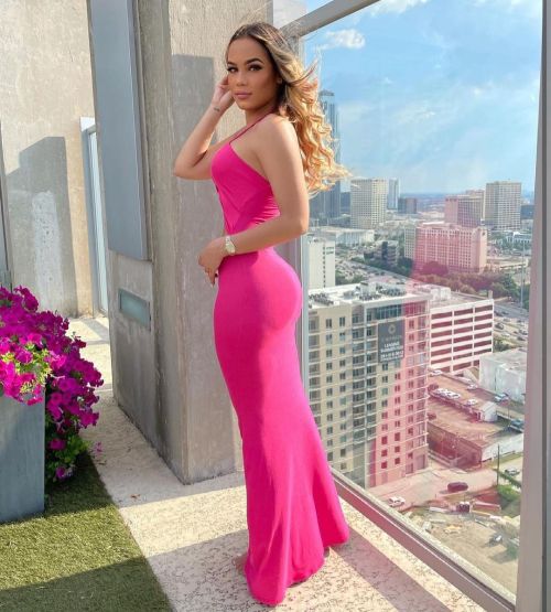 Walking into Summer like  Beauty @jessicabarbiee rocking our ROSE MAXI DRESS ✨ Which one is your fav
