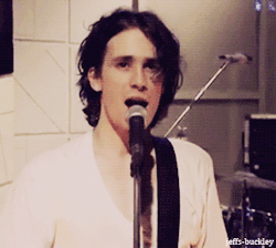 jeffs-buckley:  Jeff Buckley performing Grace