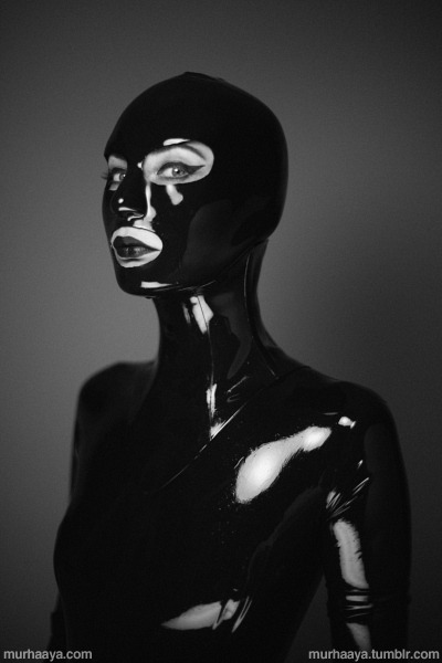 murhaaya:Heavy rubber latex session 2/2