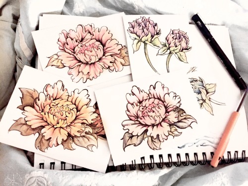 bragged:  Found a photo of my old artwork 🌸🌼🌺 I want to paint again.