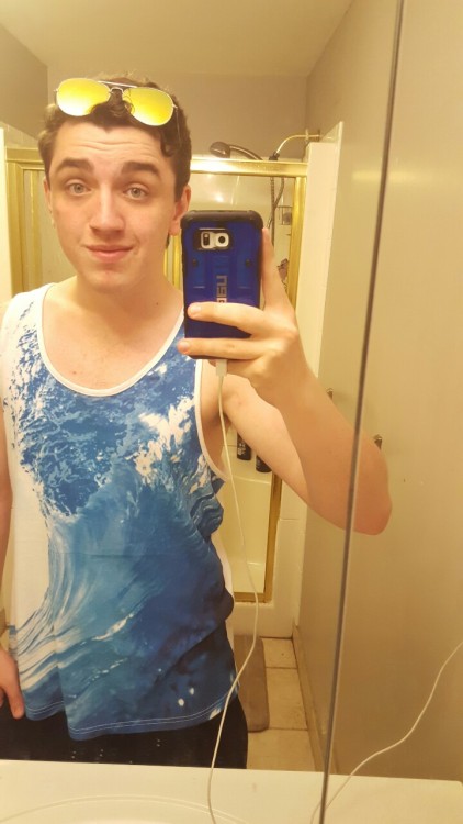 the-gayest-loser: Summer vacay look ✌