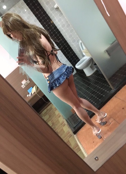 婊子人妖太贱了. I’m an Asian whore with a small dick.