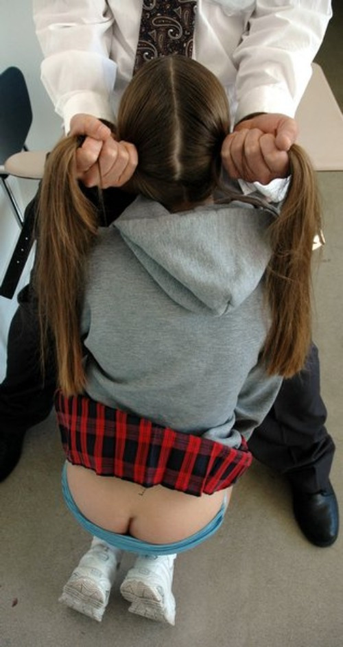 dirtylolitaxxx:  Blowjob at school http://dirtylolitaxxx.tumblr.com/ 