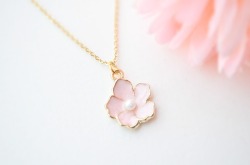 kawaiistomp:  Cherry blossom pendant ~ (credit