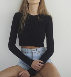 Crop sweaterRolled Up Shorts