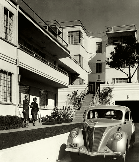 danismm:The Mauretania, Art Deco apartments, 520-522 N. Rossmore, 1936 LA via  Adam