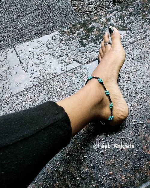 The drops fall in love with her legs . Click by @chinnz_whatever . #photography #photoshoot #indian