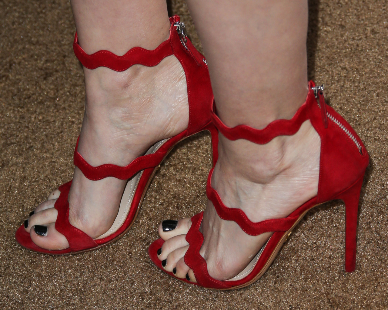 CELEBRITY FEET OBSESSION
