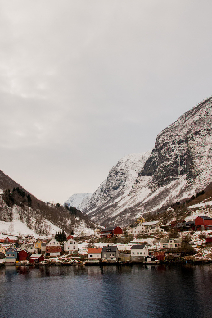 heyfiki:  Flåm fjord by dave_apple on Flickr. 