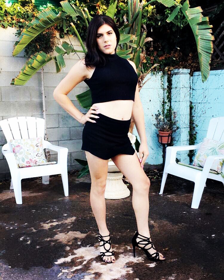 mistress-esme:  Come play with my pussy 😘