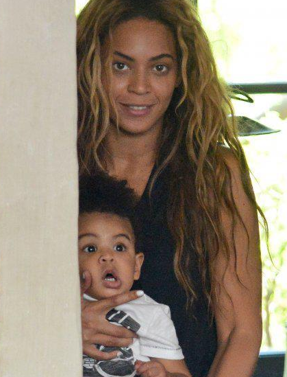 ohgod-awesome-posts:Hey y’all, it’s me B with Blue Ivy just hanging out Y’all cmere Come closer Lemme holla at y’all a second Y’all want this damn baby?