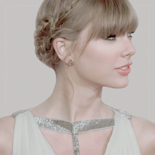 thatsickbeat:GRAMMYS MEME: @taylorswift attending the 55th Annual Grammy Awards at the Staples Cente