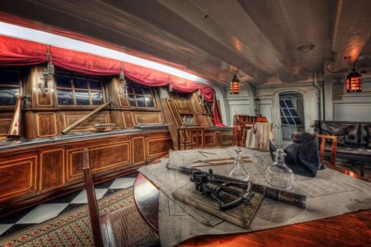 With regards to 18th century military ships, what would the most luxurious  captain's quarters (or equivalent) have looked like? How would this have  compared with 'average' captain's quarters on lesser military vessels? 