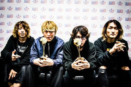 CONGRATULATIONS TO ONE OK ROCK FOR WINNING THE AWARDS OF “BEST GROUP ARTIST” AND “BEST ACTIVE OVERSE