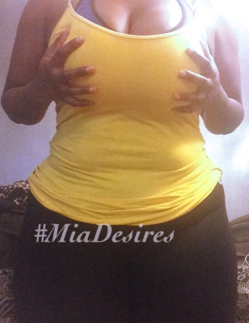 clandestinedesiires:  Feeling a lil sexy today. Off to the gym in a bit