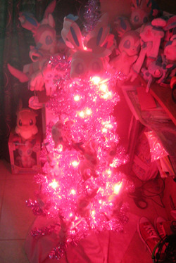 i just set up my treeall hail the sylveon