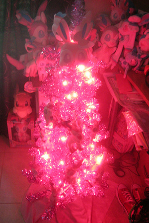 i just set up my treeall hail the sylveon tree :33c