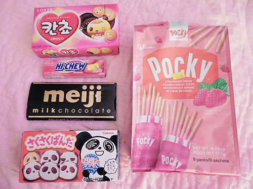 pojii:  i got lots of snacks yesterday!! 