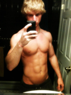 motdrobert2:  Hot Guys, Str8 Kiks, Str8 Snaps 
