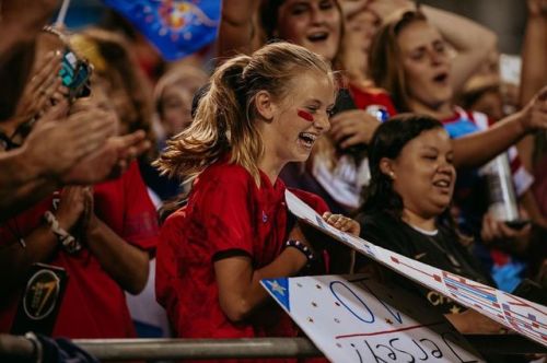 rookieforlife: autumnbstewartphotos: Christen Press being a gem &amp; giving away her signed, ga