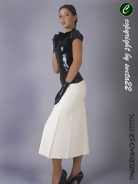 slave4latex:  slave4latex.tumblr.com  👍👍