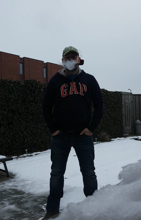 dutchbear74:Quality time in the yard #pipe #smoke #selfie