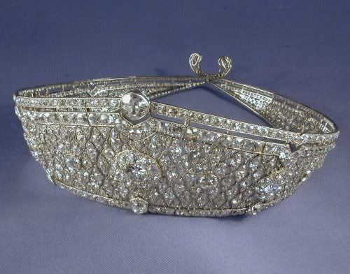 XXX historicalfashion:  Kokoshnik Tiara by Cartier, photo