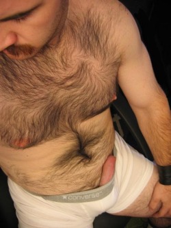 jackuncut:  Peeking out. 