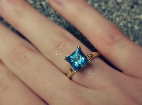 glitterteababy: This is slightly old news - my Daddy gave me a ‘promise ring’ of sorts on the Tuesda