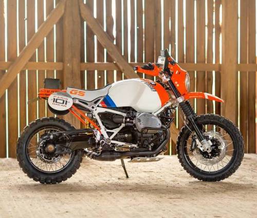 BMW R nineT Lac Rose concept #bmw #bmwmotorrad #rninet #caferacer #cafe #racer #modified #mods #vint