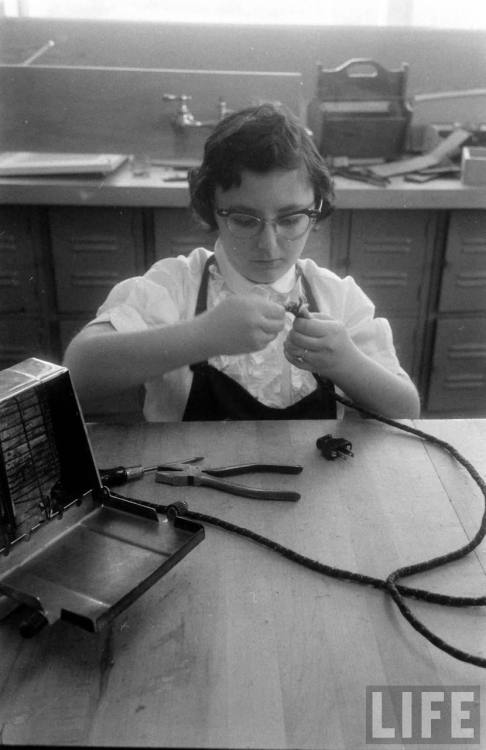 Fixing a plug in an industrial arts class(Ralph Morse. n.d.)