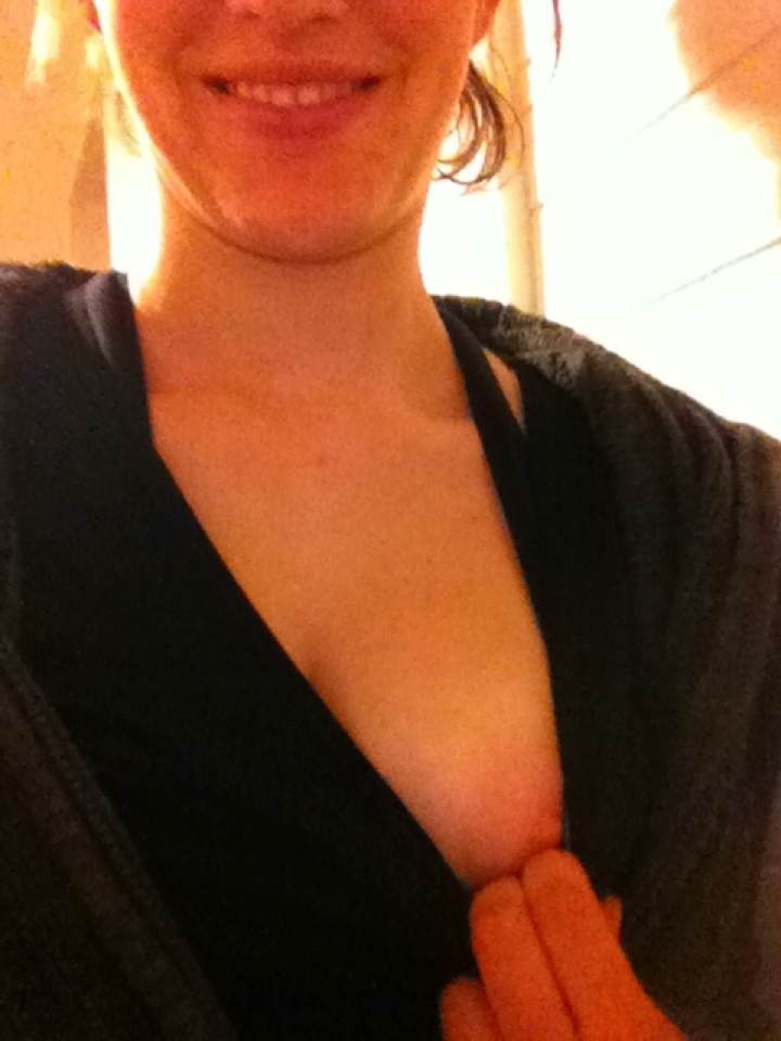 snapchat-selfies:  Kik this sexy b girl  Her username is laraferr