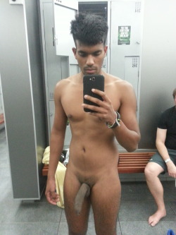 kycumboynz:  my latest naked selfies from