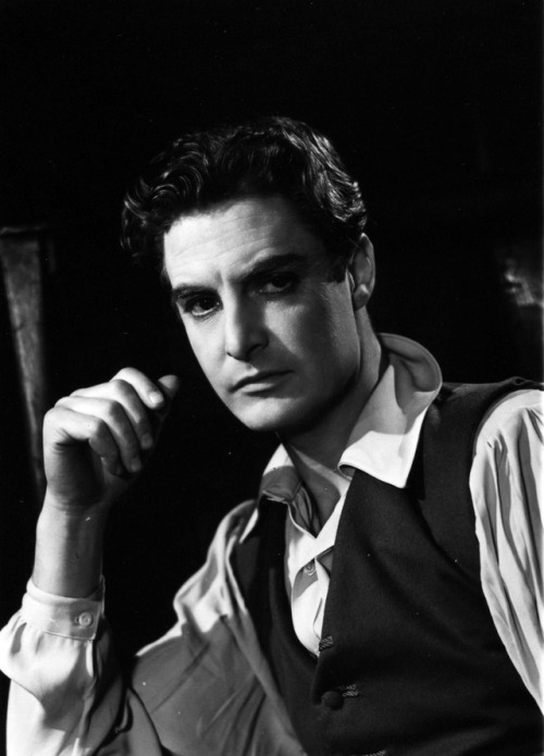 cinemaocd: Robert Donat in The Devil’s Disciple, photographed by Angus McBean.Thanks to the lo