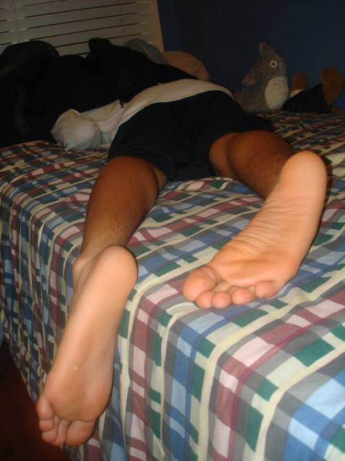 luvmalefeet: boyswithlotsoftoys:  Hungry? Come &amp; get a BLT Follow… Boys with Lots of 