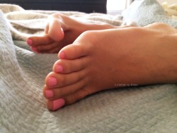 lc636:  barefeetgirls:  barefeetgirls@gmail.com  Perfect feet