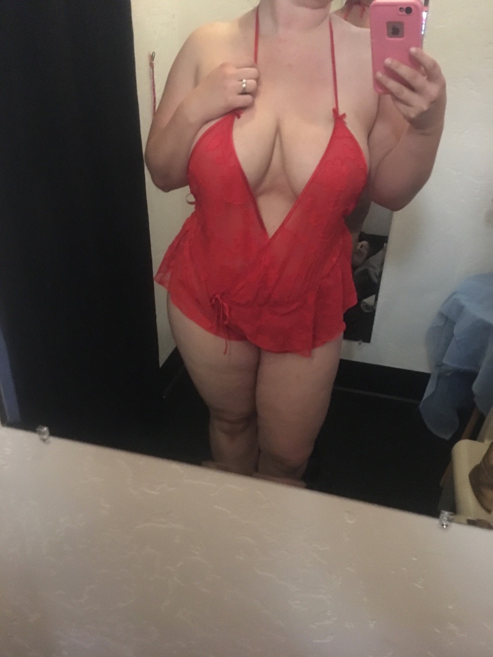 boobsbrewsnbones:  Mini lingerie try on before heading to family for Thanksgiving.