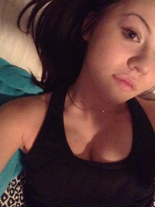 fakenasty:  I’m so fucking bored I just wanna work out